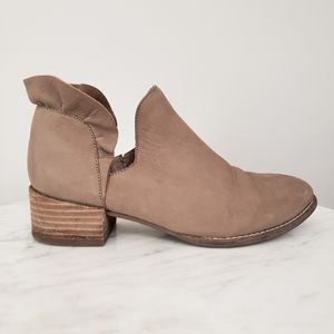 Seychelles Ruffled Cutout Booties Taupe Nubuck Leather Women's Size 6